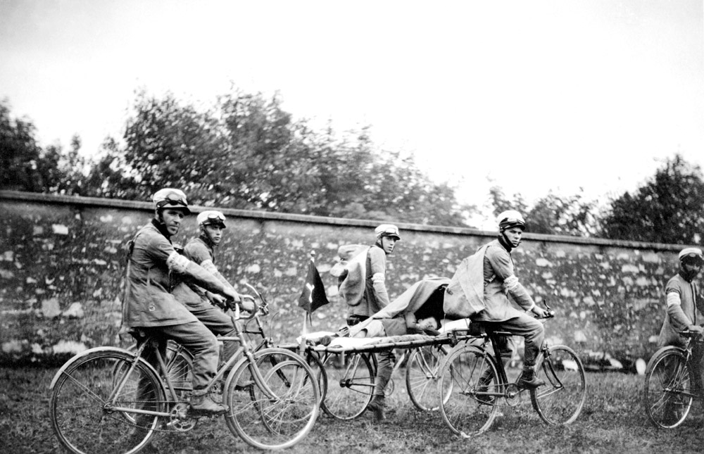 1910 - Le prime biciclette per il trasporto dei pazienti 