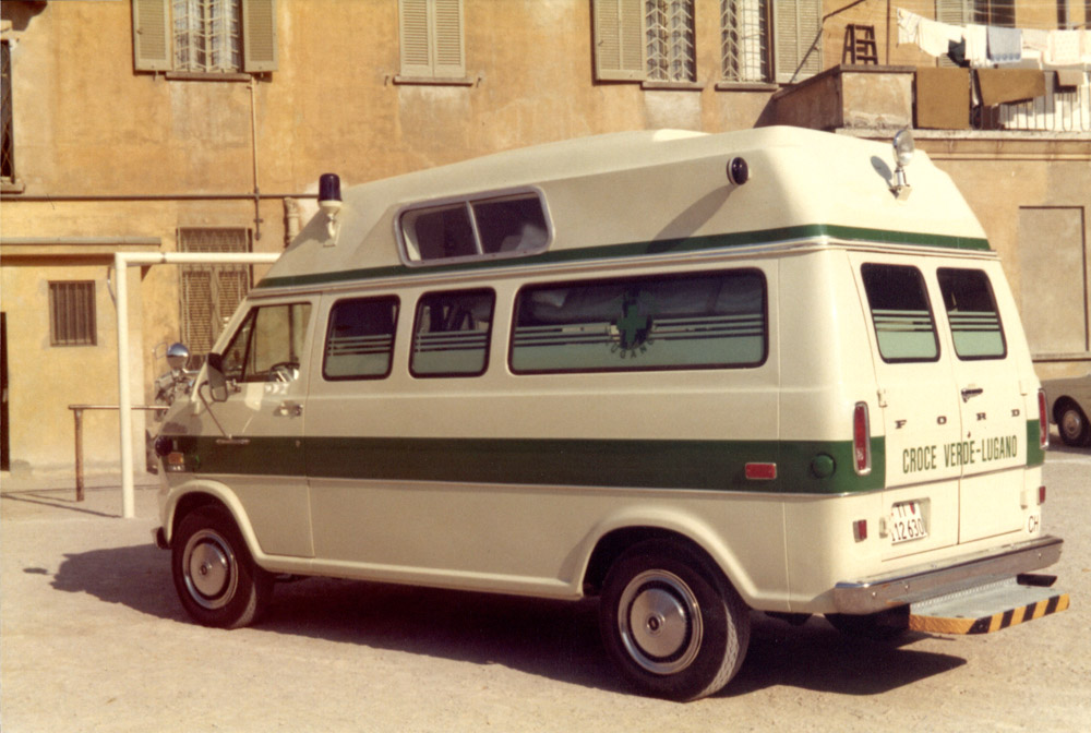 1974 - Un veicolo Ford al Quartiere Maghetti