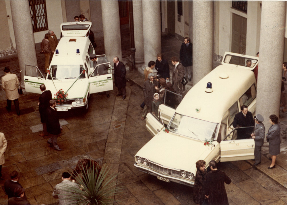 1972 - Presentazione e benedizione di un nuovo veicolo. Foto Villa