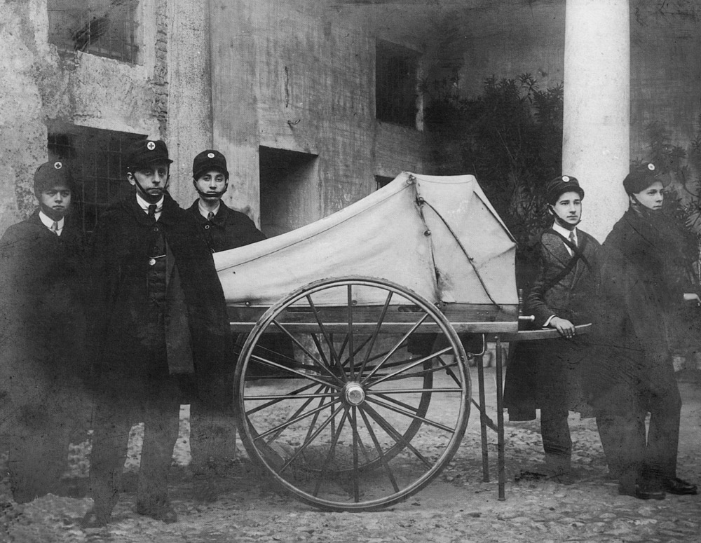 1910 - Lettiga a mano, chiamata dai militi "Il Cannoncino"